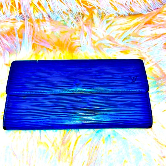 Authentic Louis Vuitton  Epi Long Wallet. Serial Code: CA0929 - Picture 3 of 7